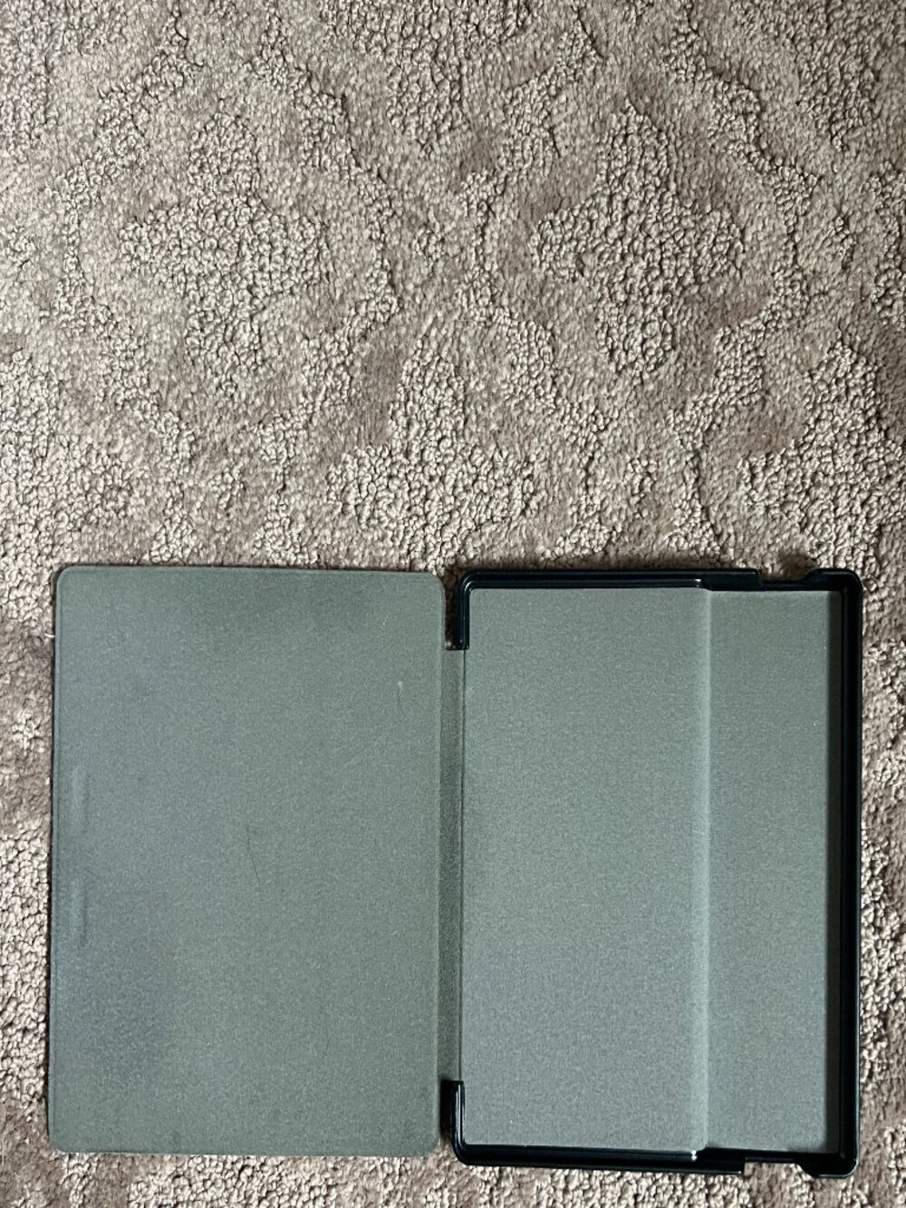 Page the Shop "Rather be Reading" Kindle Oasis Case (9th/10th Gen) — Like New - Picture 3 of 4